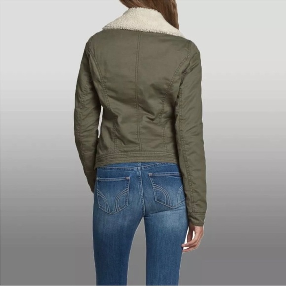 Hollister California🦅 Quilted Sherpa Full-Zip Jacket, Size M - Picture 2 of 16